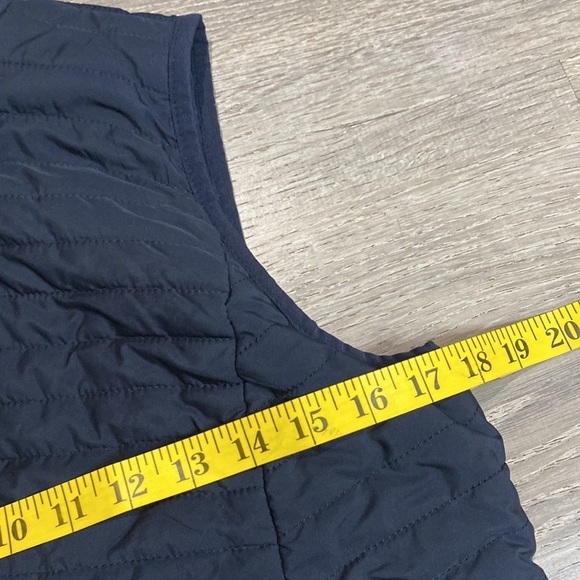 T BY TALBOTS WOMEN’S NAVY BLUE CHEVRON PUFFER VEST SMALL - Picture 6 of 8